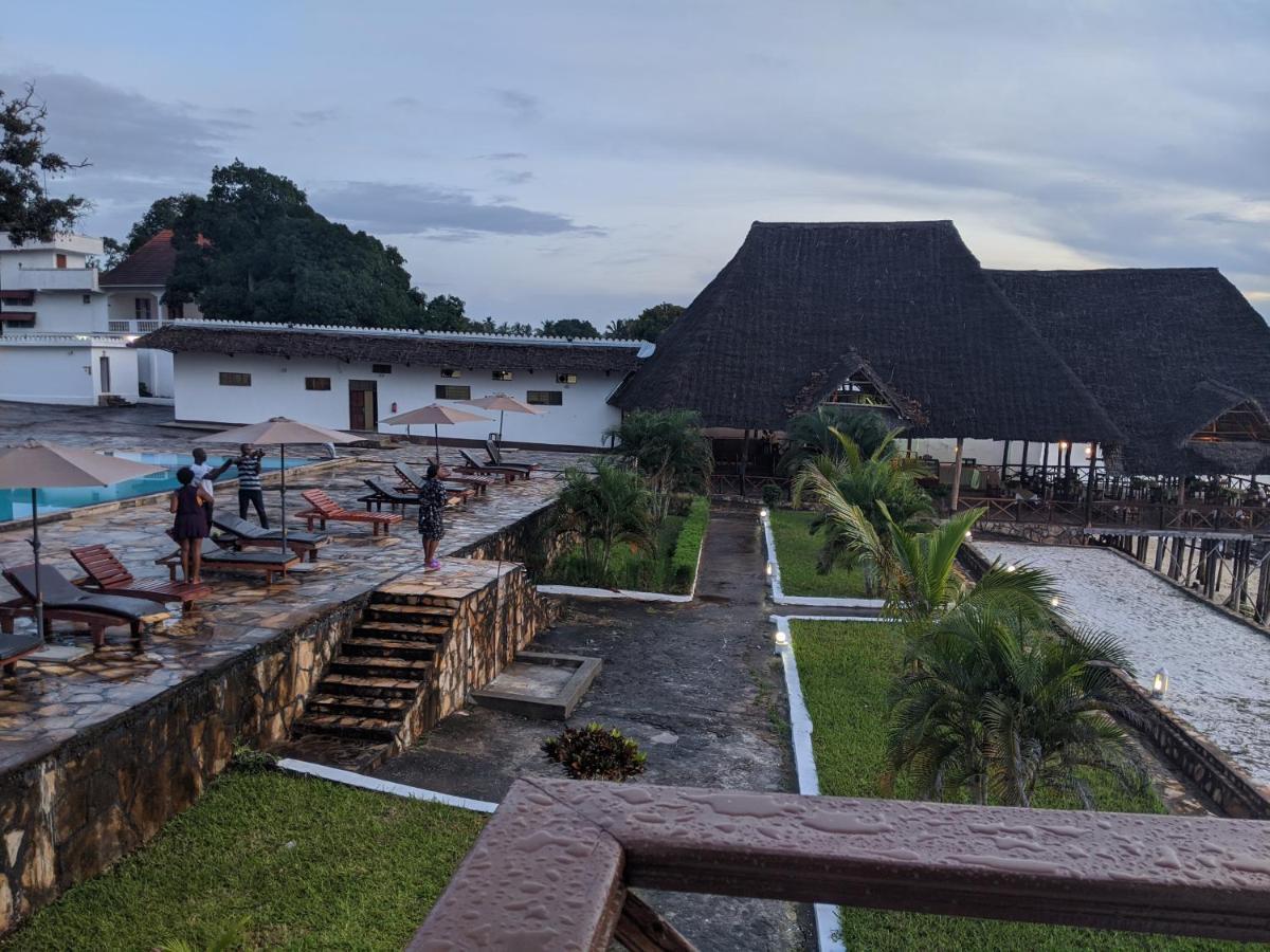 Amaan Ocean Hotel Kihinani Bububu Eksteriør bilde