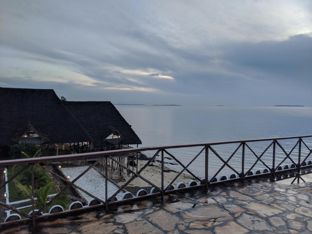 Amaan Ocean Hotel Kihinani Bububu Eksteriør bilde